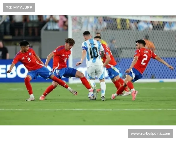 马丁内斯神扑救险球零封智利立下头功助阿根廷夺胜 马丁内斯神扑救险球零封智利立下头功助阿根廷夺胜